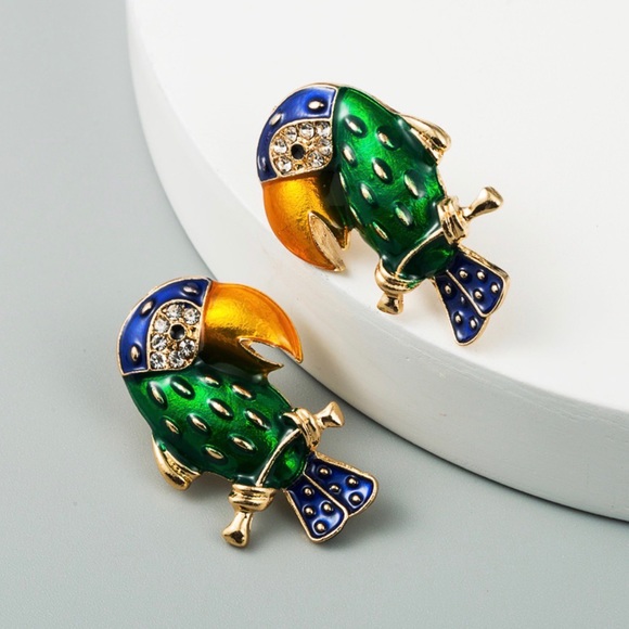 GlitzBlitz Boutique Jewelry - Any 2/$20! Gold/Green/Blue Parrot Earrings